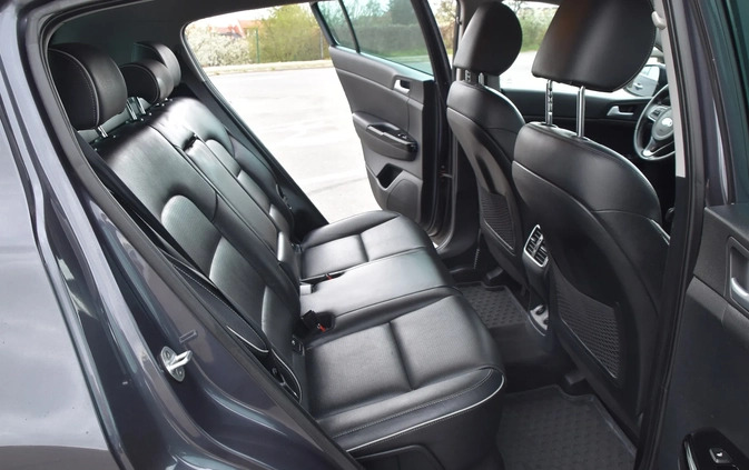 Kia Sportage cena 66900 przebieg: 200000, rok produkcji 2016 z Wojnicz małe 781